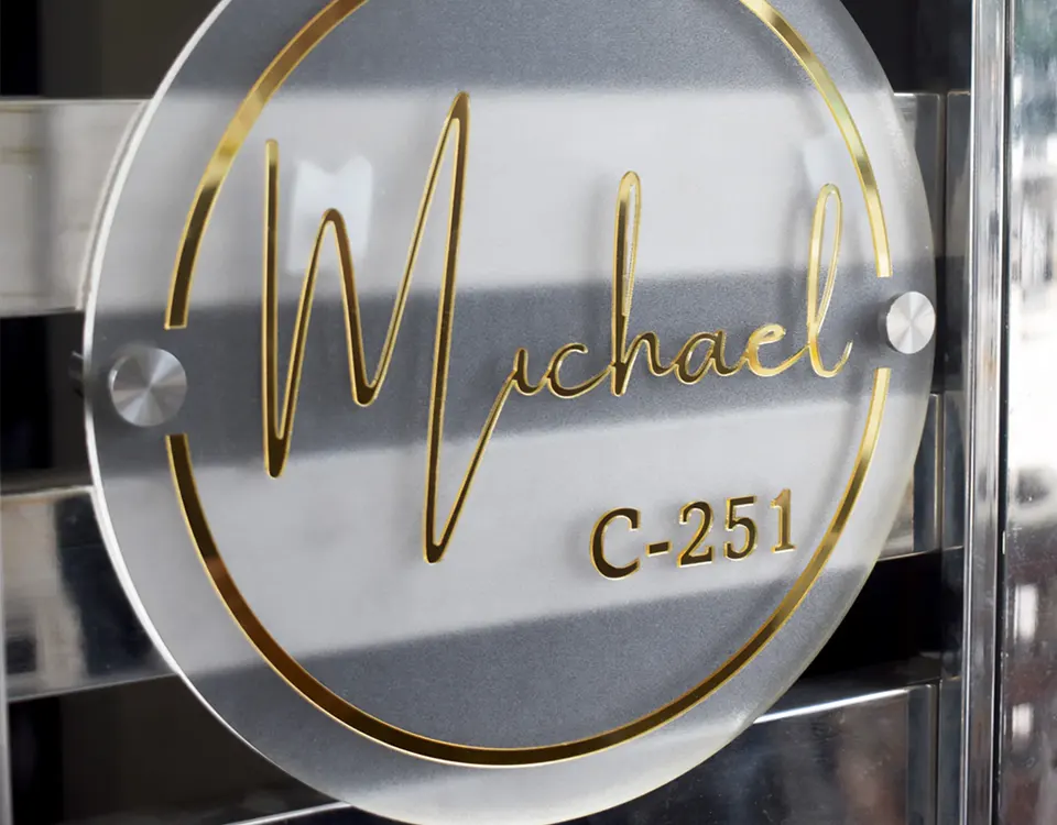 Transparent Acrylic Plate Digital Printed Clear Vinyl in Dubai