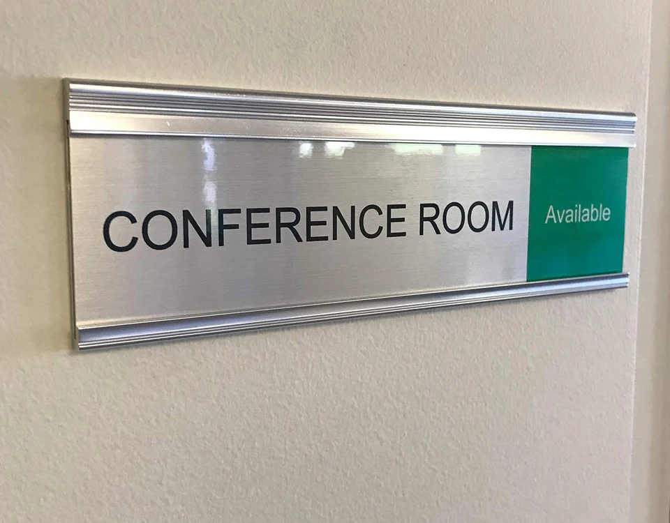 Aluminum Sliding Panels with Plate in Dubai